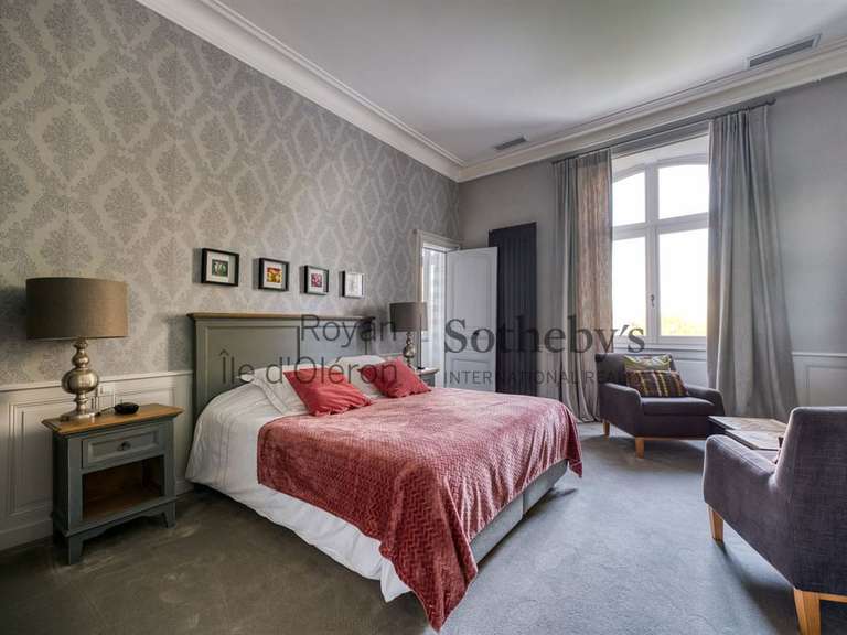 Castle Royan - 11 bedrooms - 980m²