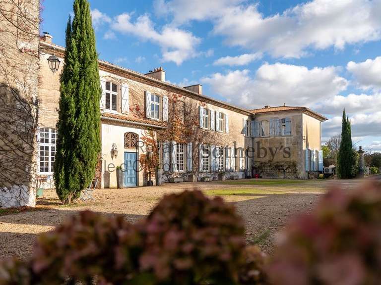 Castle Royan - 11 bedrooms - 980m²