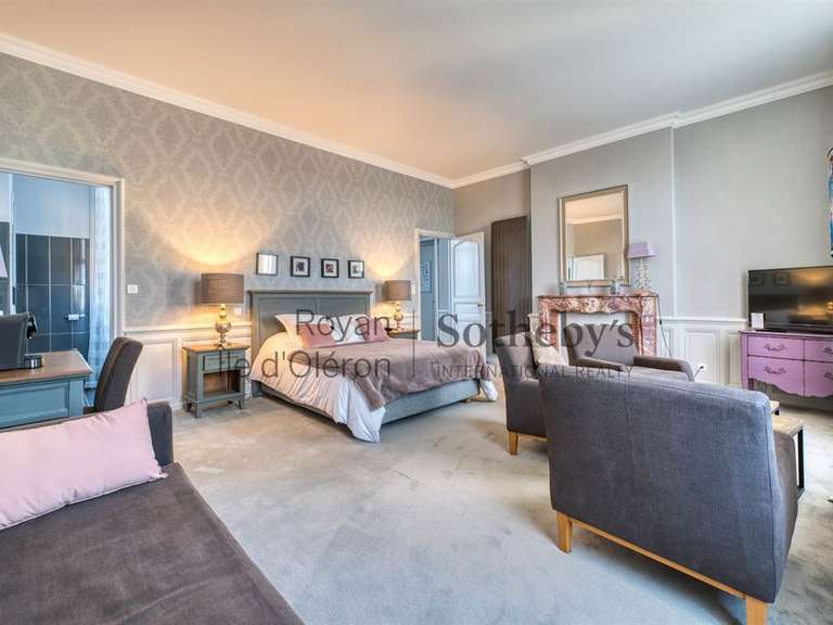 Castle Royan - 11 bedrooms - 980m²