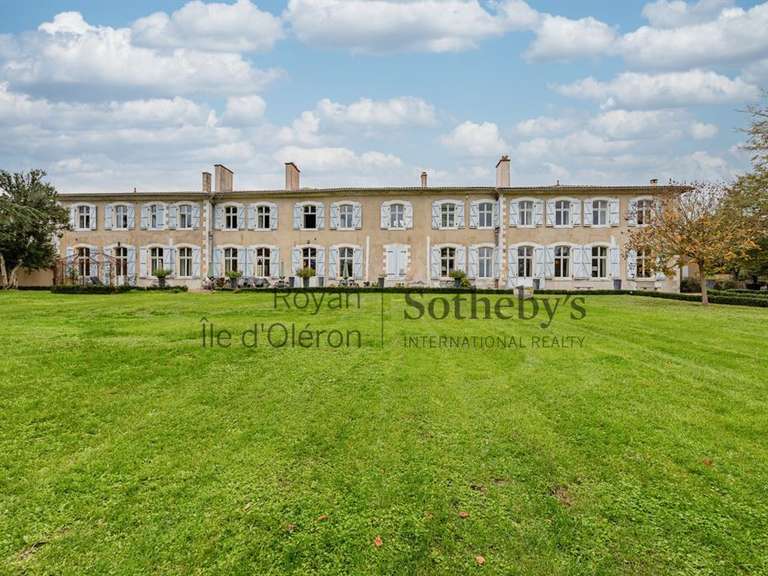 Castle Royan - 11 bedrooms - 980m²