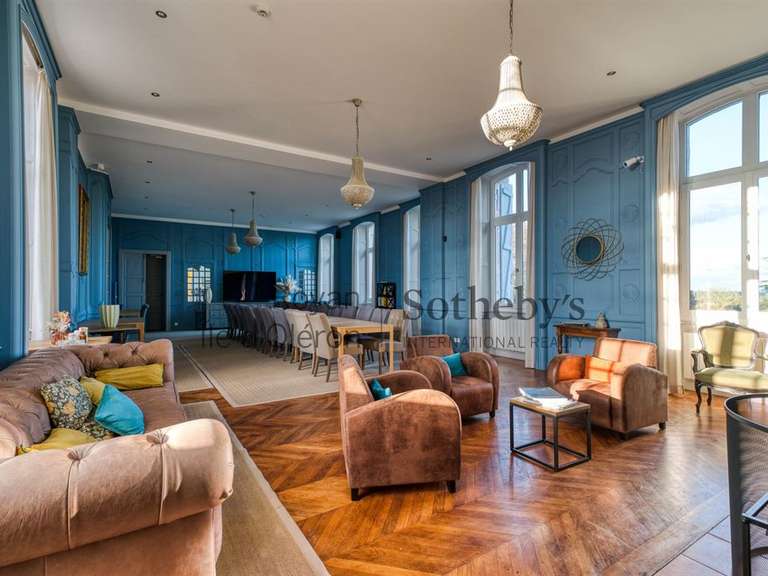 Castle Royan - 11 bedrooms - 980m²