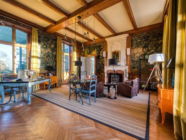 Castle Royan - 11 bedrooms - 980m²