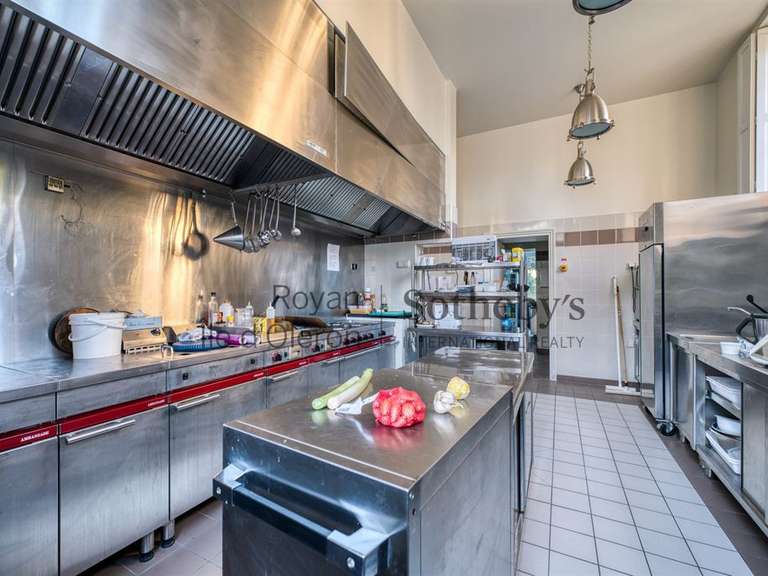 Castle Royan - 11 bedrooms - 980m²