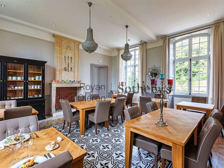 Castle Royan - 11 bedrooms - 980m²