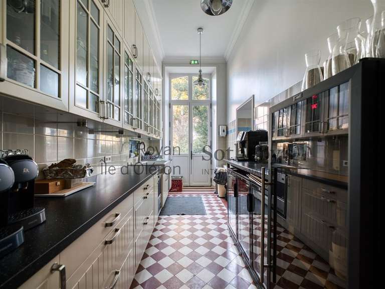 Castle Royan - 11 bedrooms - 980m²