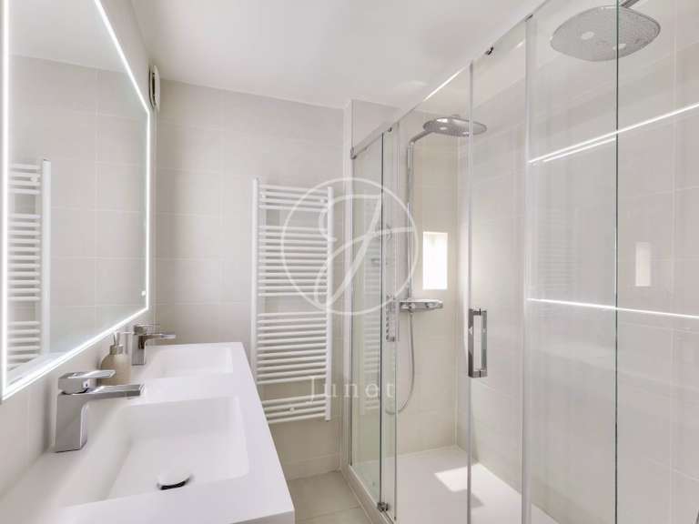 Appartement Rueil-Malmaison - 3 chambres - 123m²