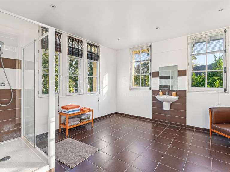 Maison Rueil-Malmaison - 6 chambres - 452m²