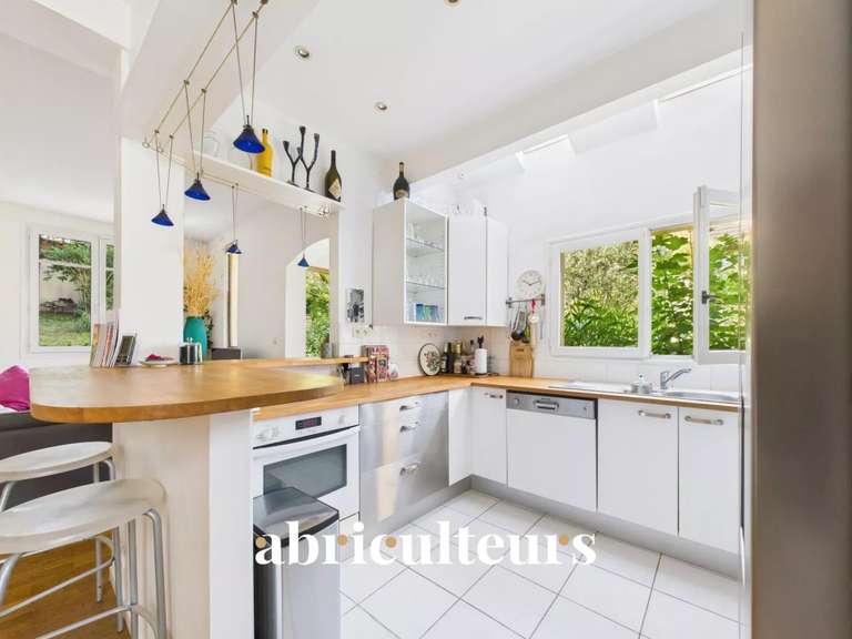 House Rueil-Malmaison - 3 bedrooms - 161m²