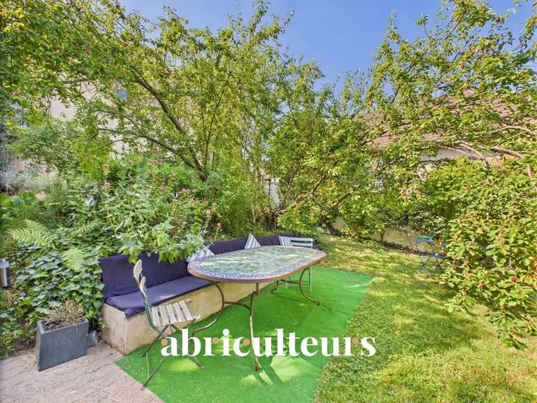 House Rueil-Malmaison - 3 bedrooms - 161m²