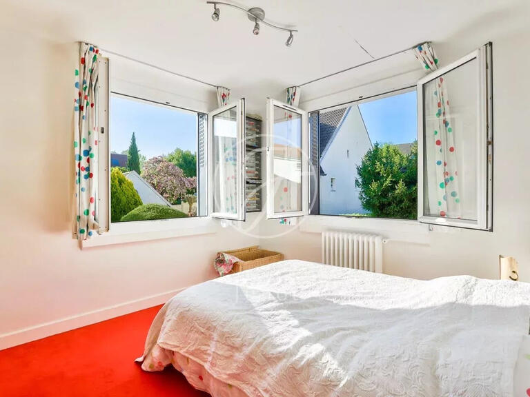 House Rueil-Malmaison - 4 bedrooms - 250m²