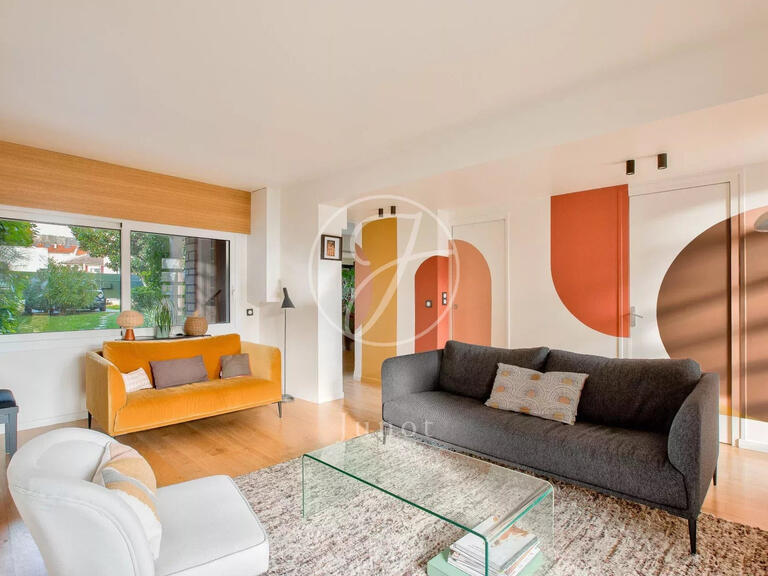 House Rueil-Malmaison - 4 bedrooms - 153m²