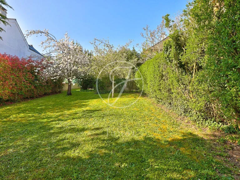 House Rueil-Malmaison - 4 bedrooms - 160m²
