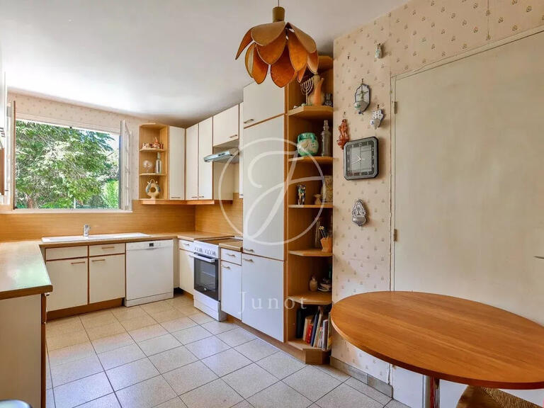 House Rueil-Malmaison - 4 bedrooms - 160m²