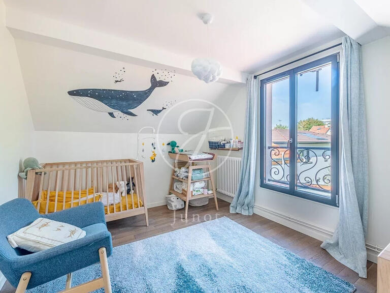 House Rueil-Malmaison - 4 bedrooms - 180m²