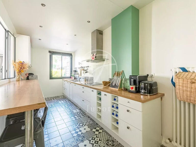 House Rueil-Malmaison - 4 bedrooms - 180m²