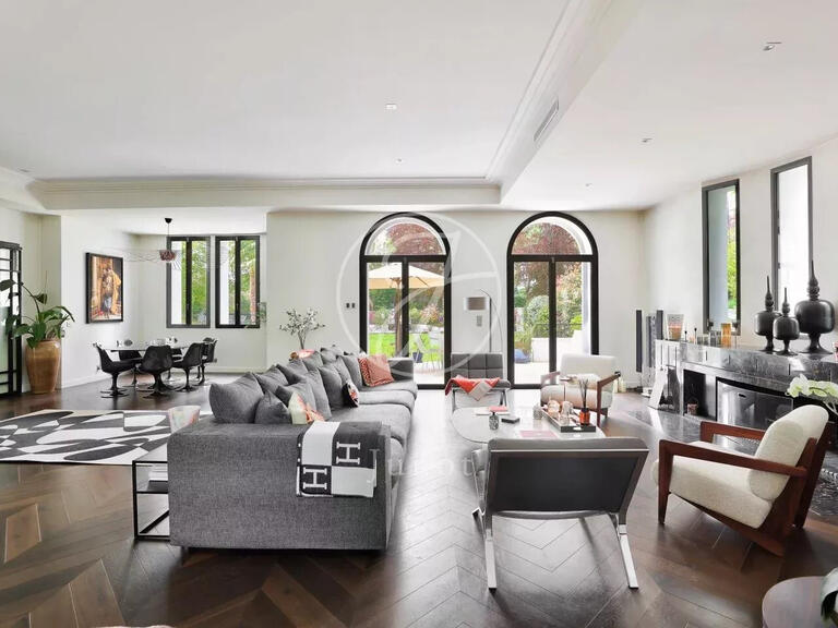 House Rueil-Malmaison - 4 bedrooms - 410m²