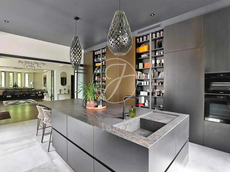 House Rueil-Malmaison - 4 bedrooms - 410m²
