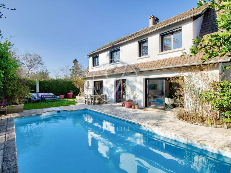 House Rueil-Malmaison - 4 bedrooms - 214m²