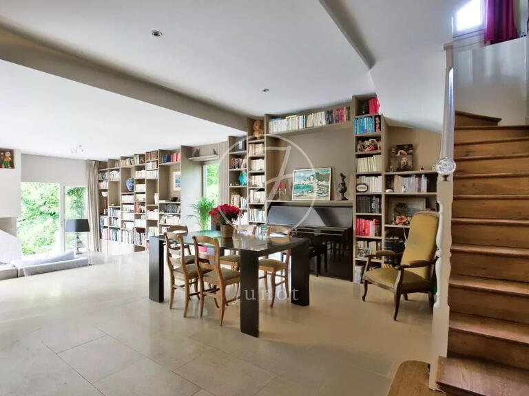House Rueil-Malmaison - 4 bedrooms - 215m²