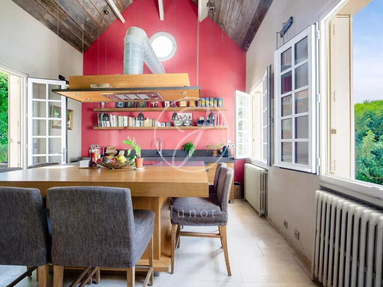 House Rueil-Malmaison - 4 bedrooms - 215m²