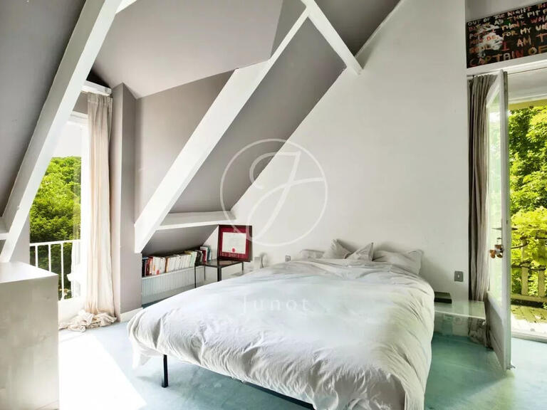 House Rueil-Malmaison - 4 bedrooms - 215m²
