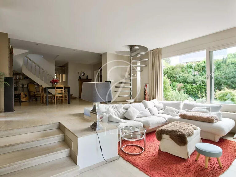 House Rueil-Malmaison - 4 bedrooms - 215m²
