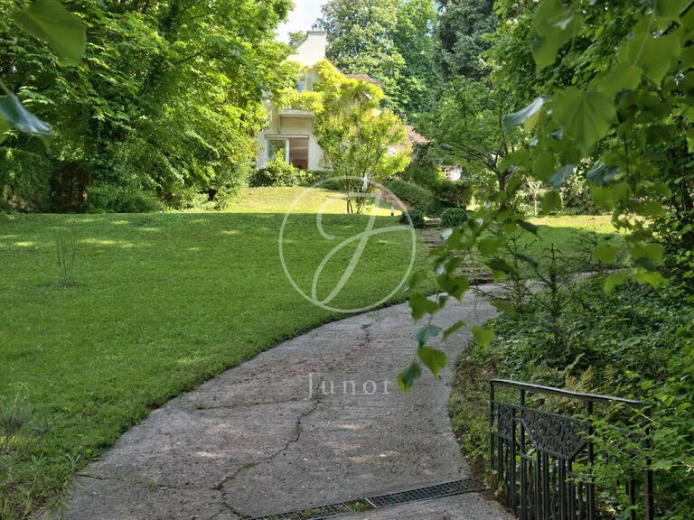 House Rueil-Malmaison - 4 bedrooms - 215m²