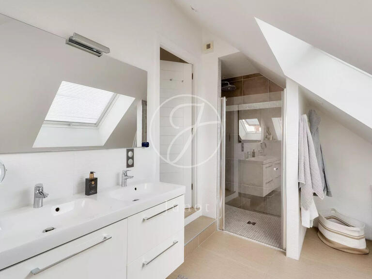Maison Rueil-Malmaison - 5 chambres - 228m²