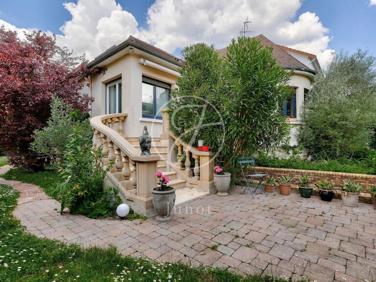 Maison Rueil-Malmaison - 3 chambres - 220m²