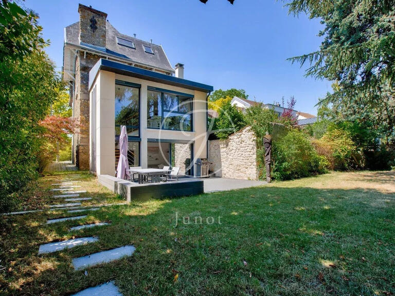 House Rueil-Malmaison - 4 bedrooms - 220m²