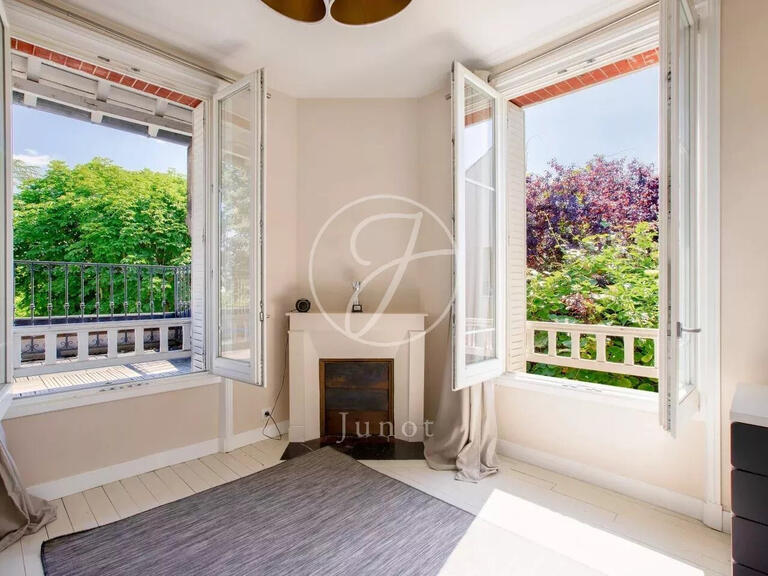 House Rueil-Malmaison - 4 bedrooms - 220m²