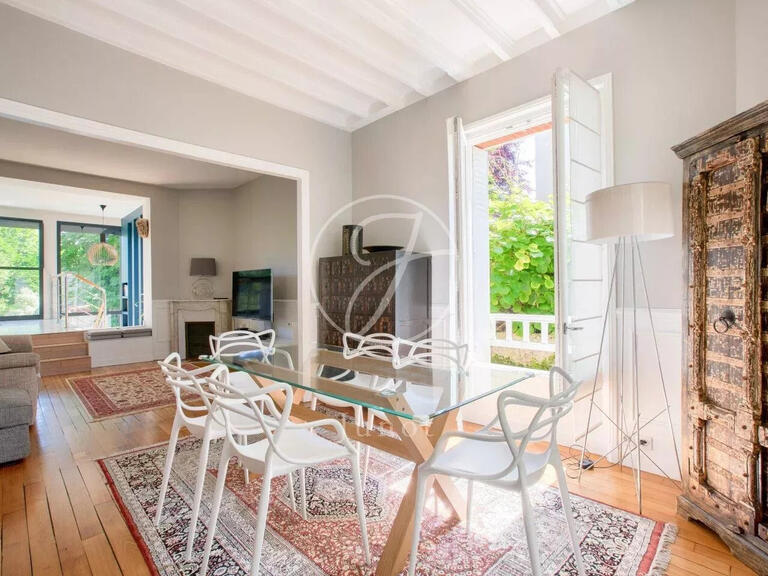 House Rueil-Malmaison - 4 bedrooms - 220m²