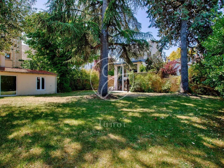 House Rueil-Malmaison - 4 bedrooms - 220m²