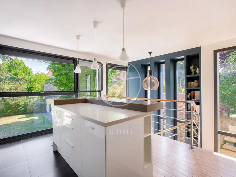 House Rueil-Malmaison - 4 bedrooms - 220m²