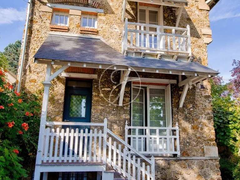 House Rueil-Malmaison - 4 bedrooms - 220m²