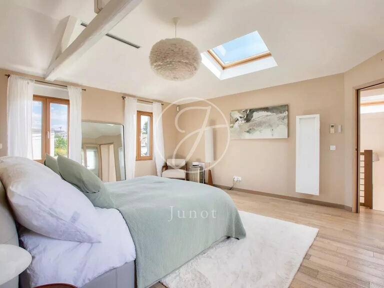 House Rueil-Malmaison - 4 bedrooms - 221m²