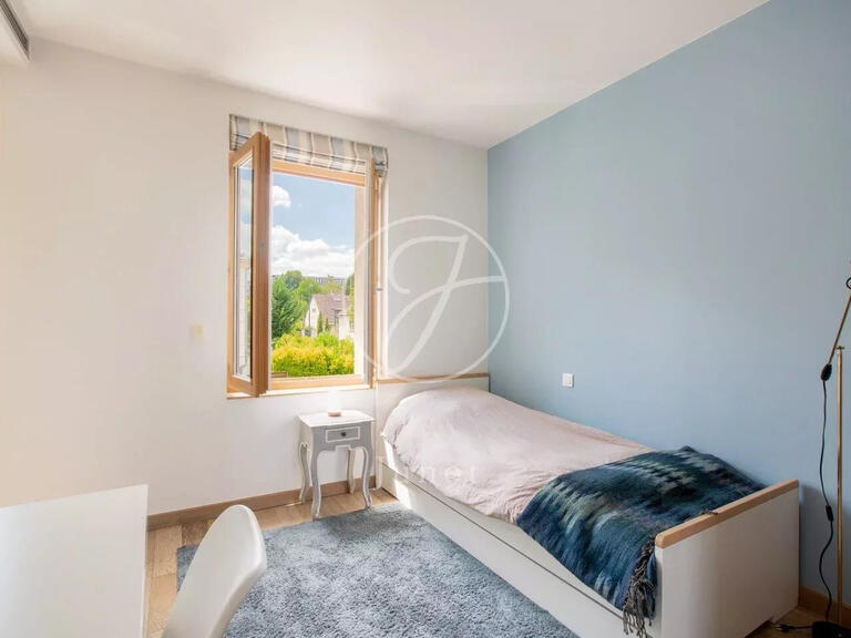 House Rueil-Malmaison - 4 bedrooms - 221m²