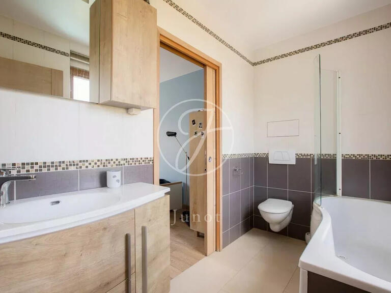 House Rueil-Malmaison - 4 bedrooms - 221m²