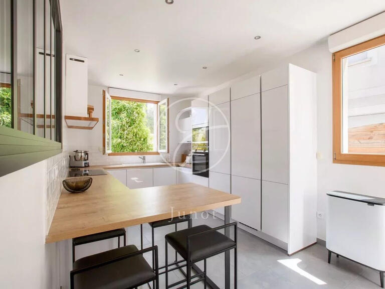 House Rueil-Malmaison - 4 bedrooms - 221m²