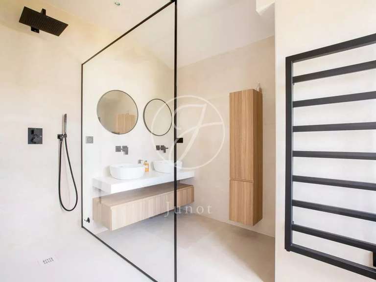 House Rueil-Malmaison - 4 bedrooms - 221m²