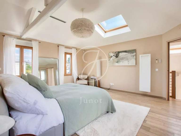 House Rueil-Malmaison - 4 bedrooms - 221m²