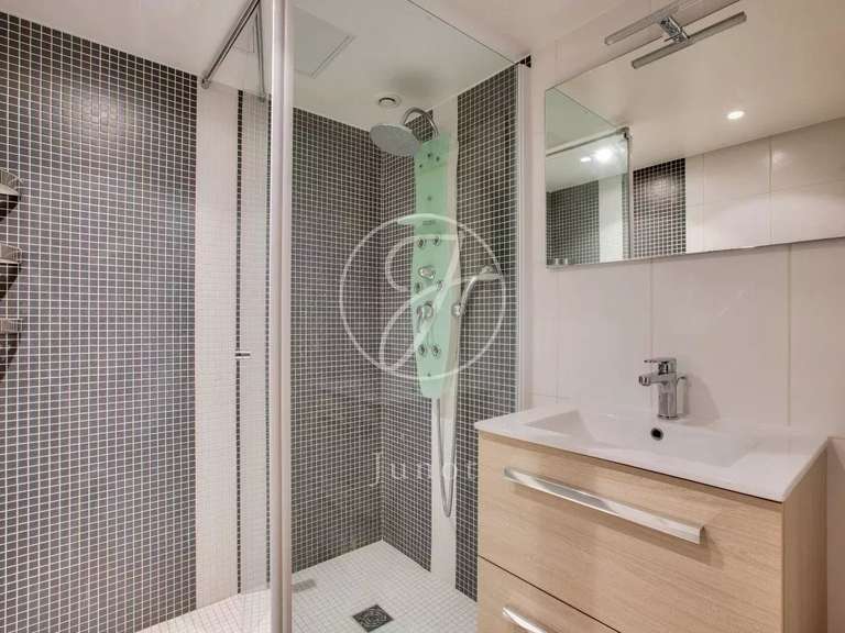 House Rueil-Malmaison - 4 bedrooms - 221m²