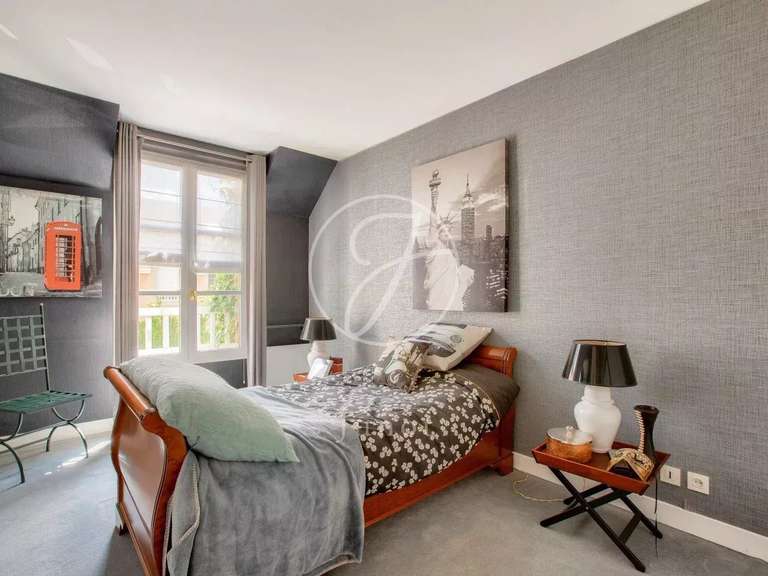 Maison Rueil-Malmaison - 4 chambres - 213m²