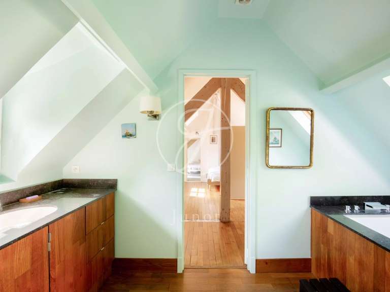 Maison Rueil-Malmaison - 5 chambres - 252m²