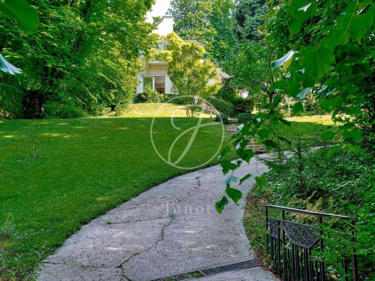 Maison Rueil-Malmaison - 5 chambres - 252m²