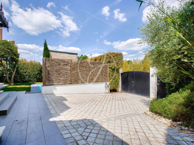 House Rueil-Malmaison - 4 bedrooms - 221m²