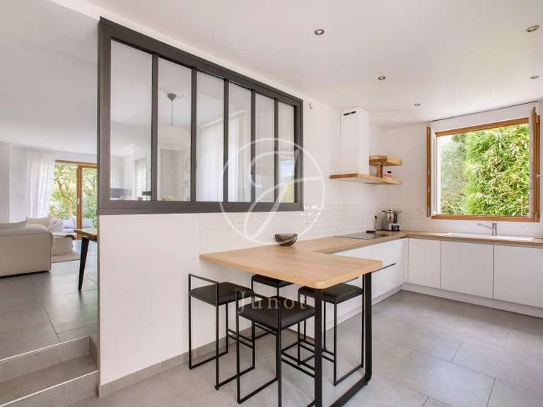 House Rueil-Malmaison - 4 bedrooms - 221m²