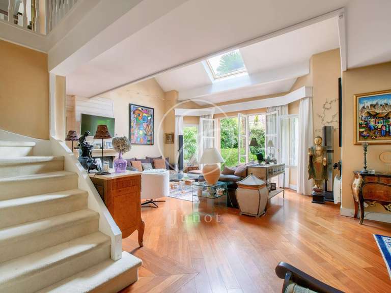 House Rueil-Malmaison - 4 bedrooms - 213m²