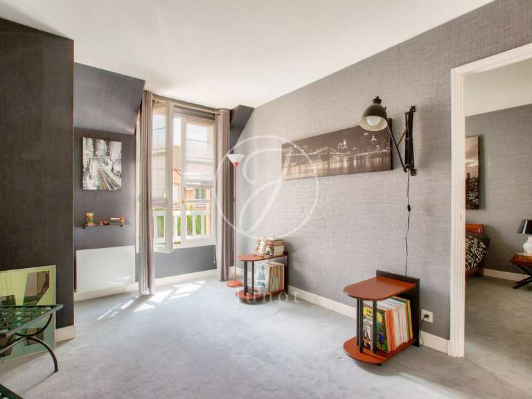 House Rueil-Malmaison - 4 bedrooms - 213m²