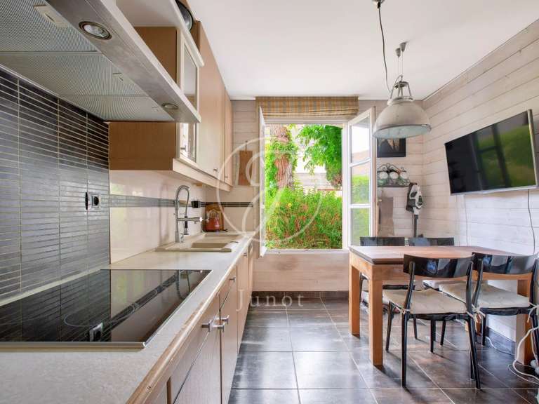 House Rueil-Malmaison - 4 bedrooms - 213m²